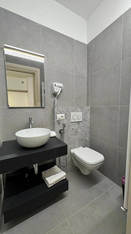 Be Bright Galleria Pellicciai in Centro Storico di Verona, Verona