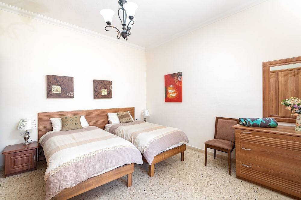 Ringway Luxurious  Private Villa , Large Sun Deck ,Bbq, Private Pool, Gms Rm in il-Mellieha, Mellieha