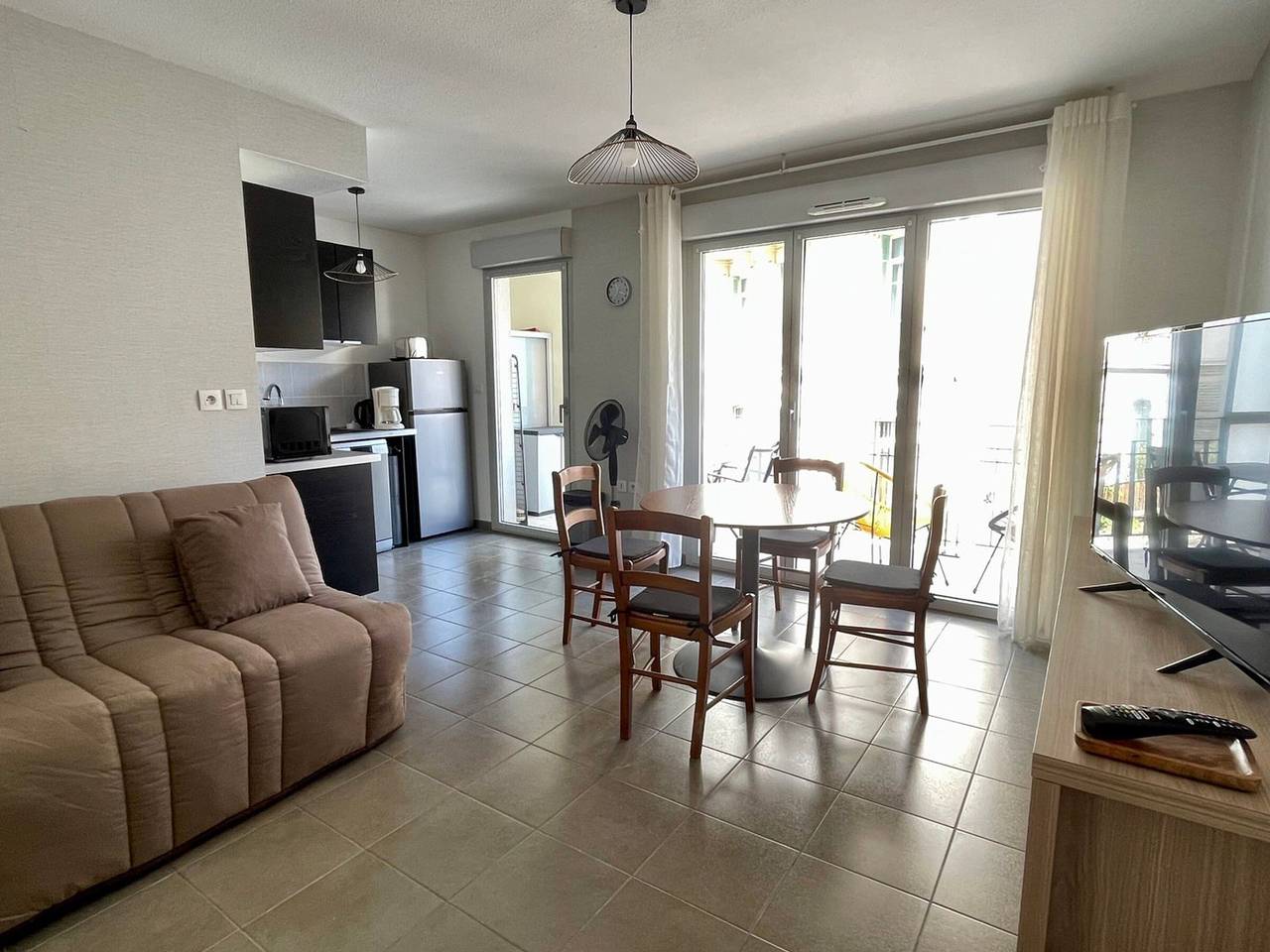 Appartement entier, Moderne T2 avec Balcon, Ascenseur et Garage in Aix-les-Bains, Région de Chambéry