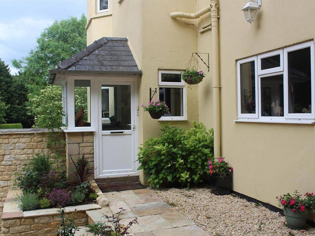 Sunny Nest in Bourton-on-the-Water, Gloucestershire