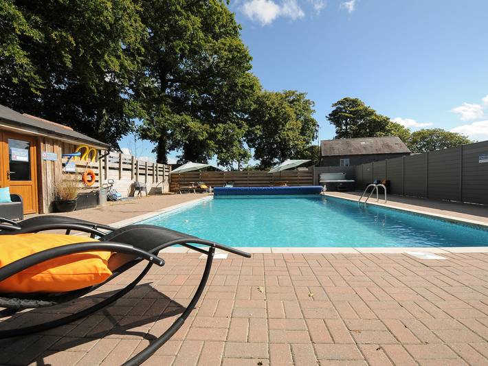 Cottage for 2 people, with garden and pool in South West England