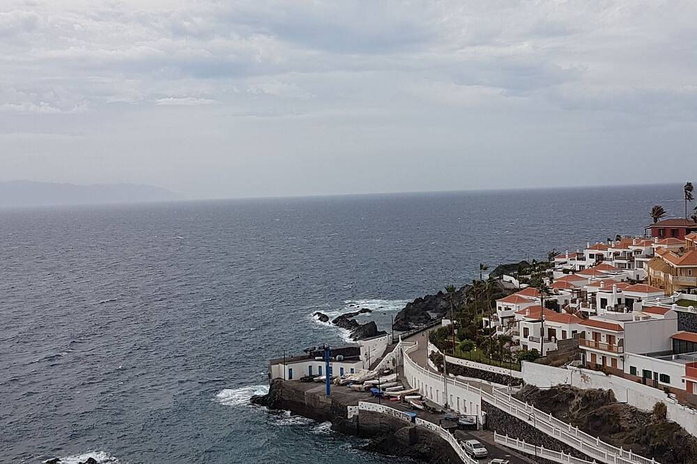 Entire apartment, Playa Chica Apartment in Puerto Santiago, Santiago del Teide