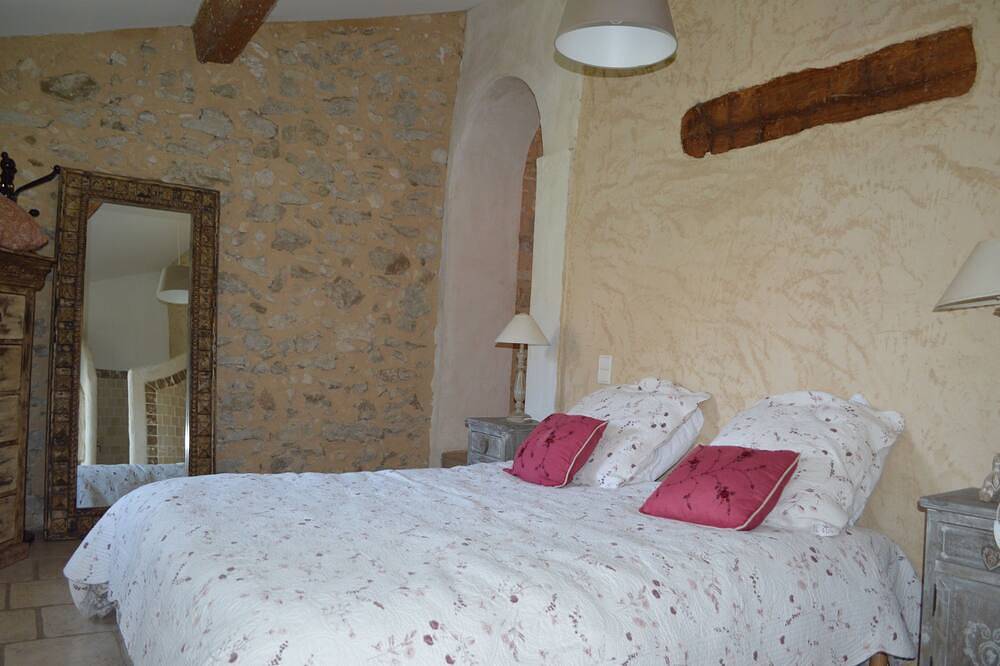 Mas Delgado, au coeur de la Provence . Location idéale pour 13 personnes . in Monteux, Vaucluse