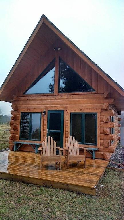Log cabin for 4 people, with garden in Wisconsin