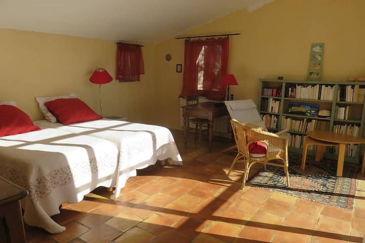 Location de vacances pour 8 personnes, avec terrasse et jardin à Sainte-Croix-à-Lauze - 2