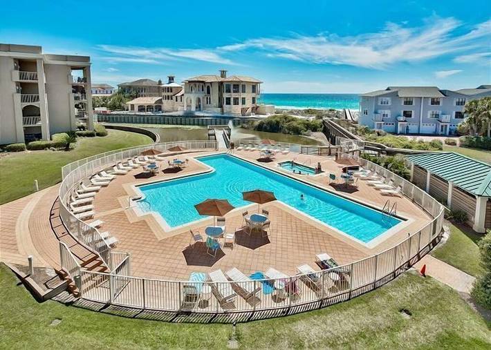 Vacation rental for 4 people, with pool and balcony/terrace as well as hot tub in Santa Rosa Beach