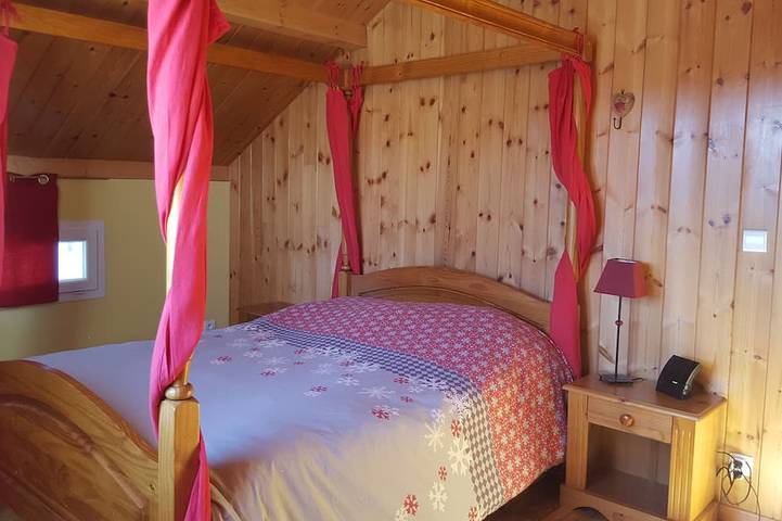 Location de vacances pour 6 personnes, avec terrasse et jardin à Les Estables - 2