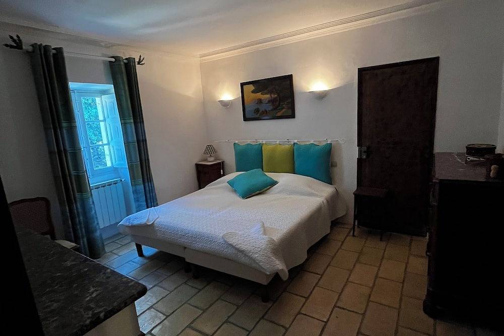 Appartement entier, Appartement 4 chambres dans un château du 16ème siècle in Viols-le-Fort, Côte méditerranéenne (France)