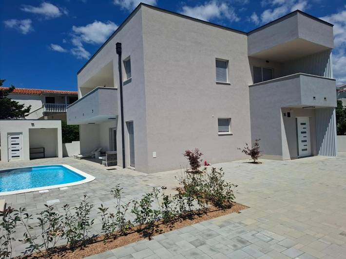 Villa für 6 Personen, mit Ausblick und Terrasse sowie Pool, mit Haustier in Povljana - 2