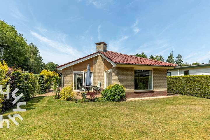 Bungalow voor 4 personen, met Terras en Tuin in Putten