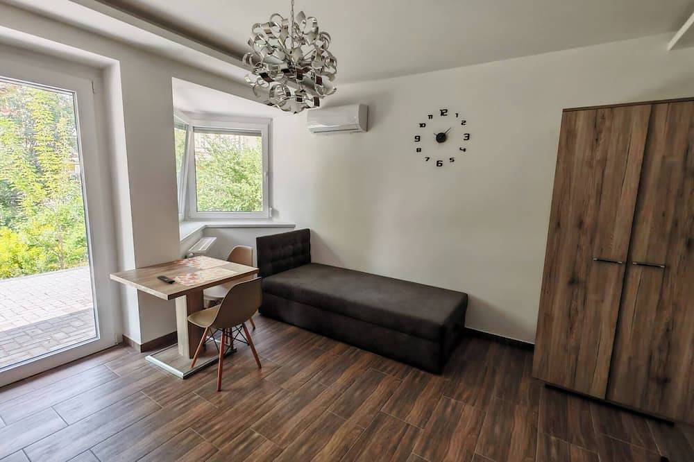 Ganze Wohnung, Charmantes, modern eingerichtetes Studio in einer ruhigen Gegend von Kecskemét in Ketschkemet, Kecskeméti járás