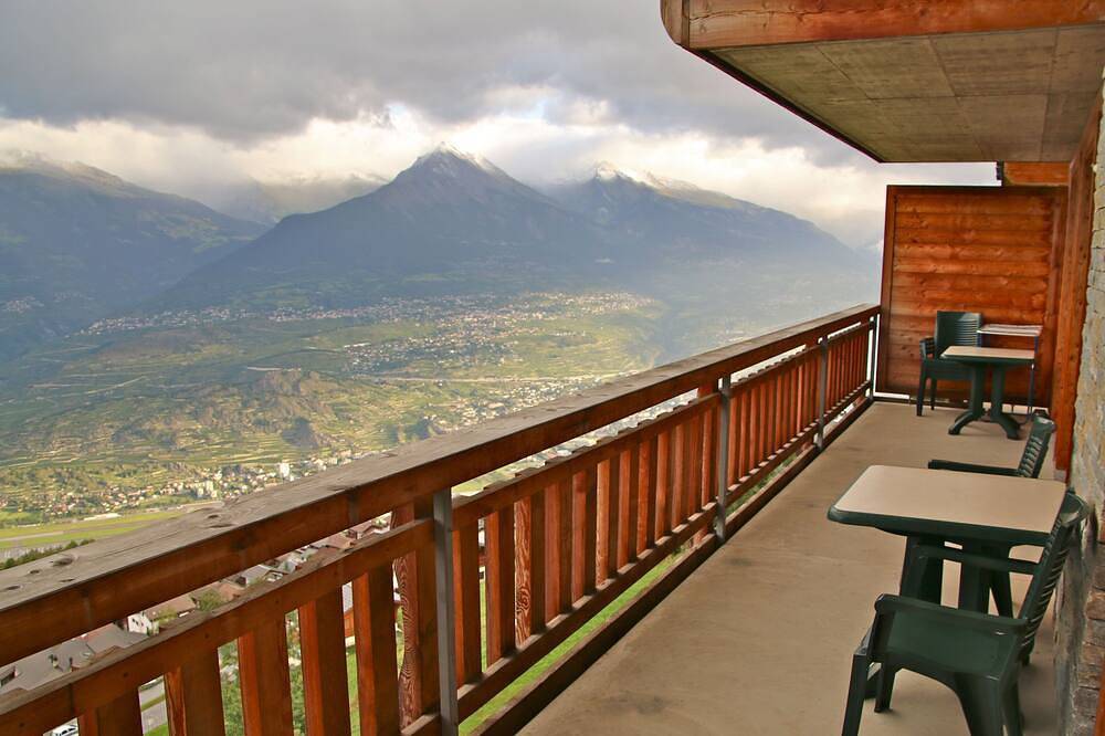 Entire apartment, Stylish loft with a great panoramic view in Veysonnaz, Wallisian Alps