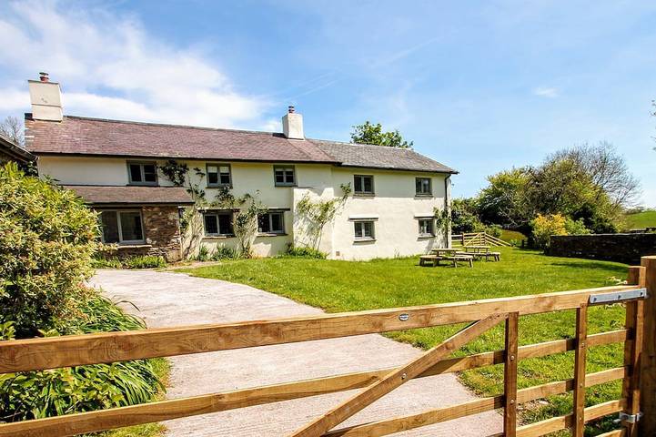 Glamping for 7 people, with hot tub and garden, with pets in Exmoor