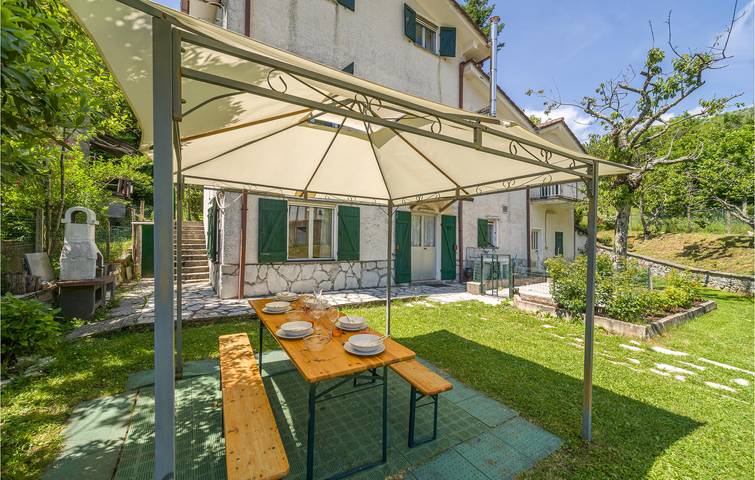 Appartamento per vacanze arioso con parcheggio e WiFi in Case Soprane (Ne), Ne