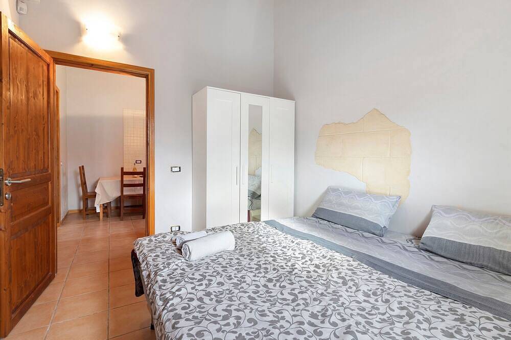 Entire apartment, Annex with Wi-Fi and Air Conditioning in Andria, Alta Murgia National Park