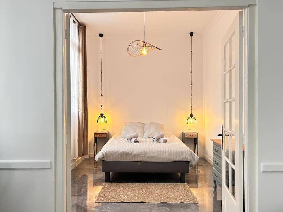 Appartement entier, One-Bedroom Apartment in Domfront, Parc naturel régional Normandie-Maine