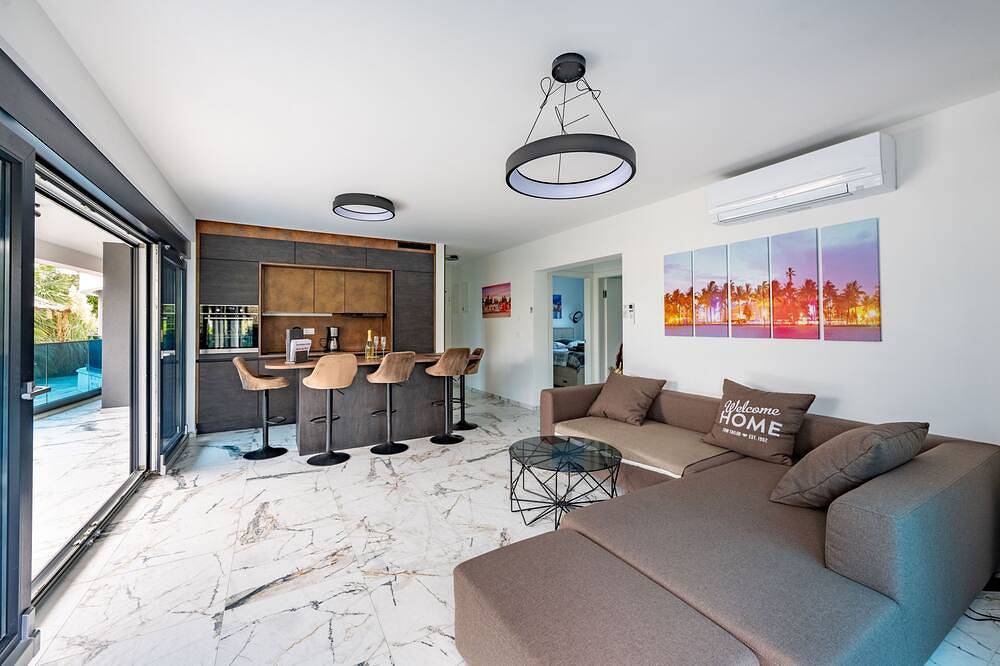 Ganze Wohnung, Luxus Apartment direkt am Meer im Marina Bayresort in Sukosan, Zadar