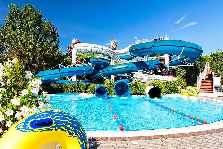 Camping für 4 Personen, mit Terrasse und Pool in Lido di Jesolo