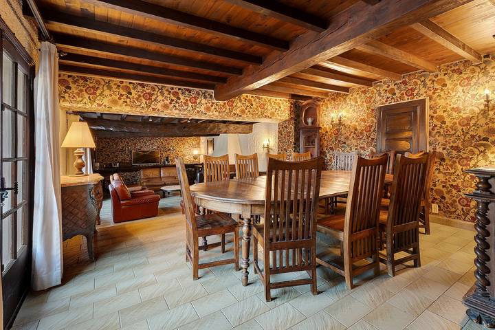 Gîte des roties: Restored Family Home with Pool in a 7-Hectare Park in Poncins, Montbrison