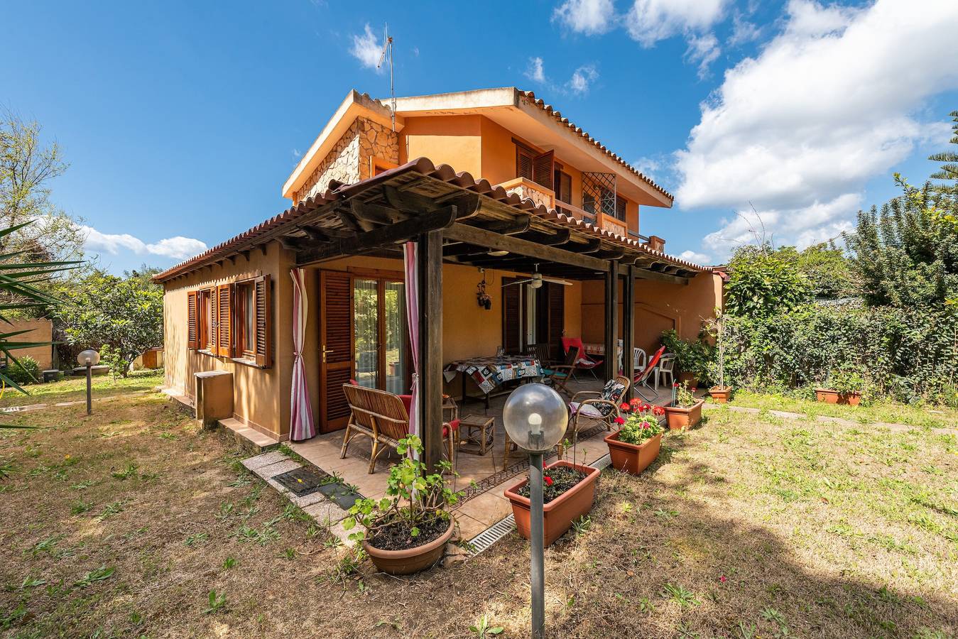 Casa vacanze Villa 'Melograno' con giardino, terrazza e barbecue - animali ammessi in Torre delle Stelle, Cagliari e Dintorni
