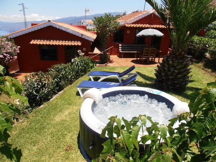 Ferienhaus für 4 Personen, mit Whirlpool und Terrasse sowie Garten und Ausblick in Los Realejos
