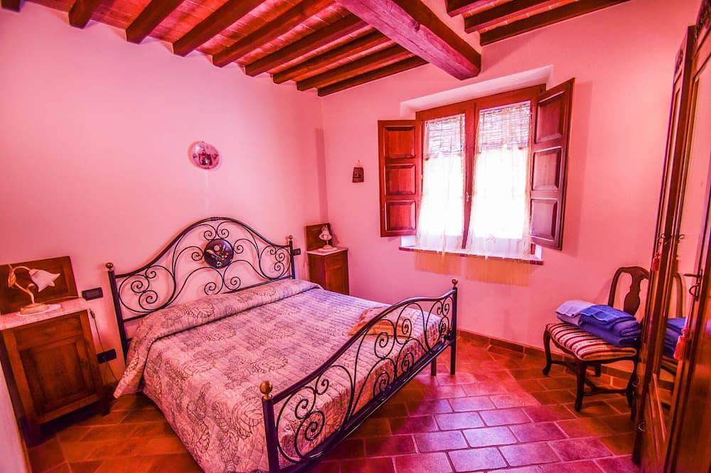 Villa with private pool, air conditioning near wineries at 3km from village in Chianciano Terme, Chianti