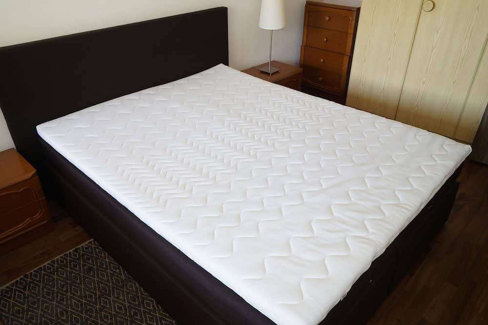 Ganze Wohnung, 2 Zimmer, Küche, Südbalkon, überdachter Parkplatz im ruhigem Täsch (Zermatt) in Täsch, Walliser Alpen