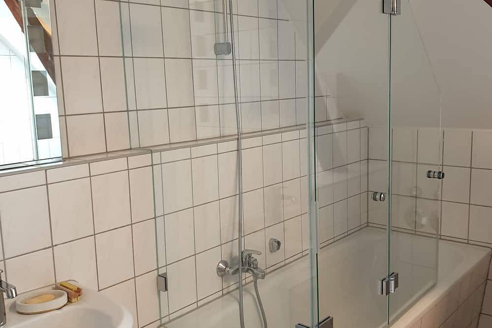 Geheel appartement, One-room apartment above the roofs of downtown Erfurt in Erfurt, Thüringer Kerngebied