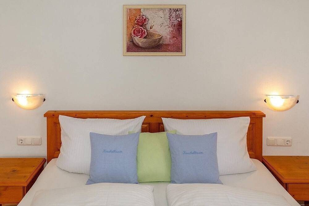 Ganze Wohnung, \"Wetterstein\" - Fewo/1 Schlafraum/Bad, Wc - Alpensonne, Ferienhaus in Mittenwald, Bayerische Alpen