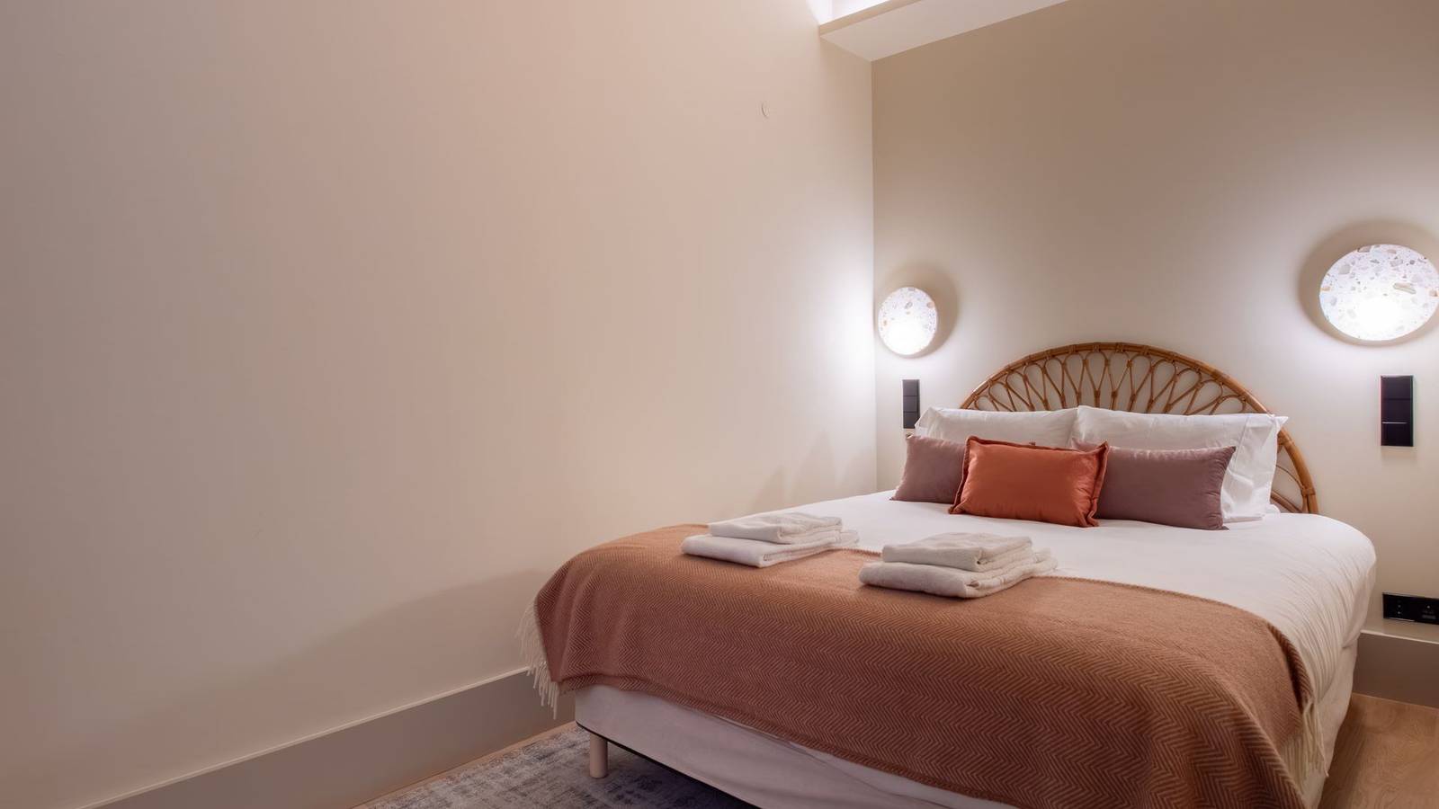 Ganze Wohnung, Catarina 392 | Premium 2Br by Lovelystay in Santo Ildefonso, Porto