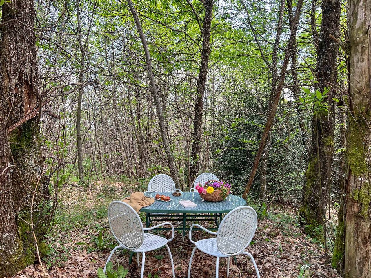 Cabane 'Love Yourte Avec Hammam' avec terrasse privée, jardin partagé et climatisation in Vitrac (Cantal), Région d'Aurillac