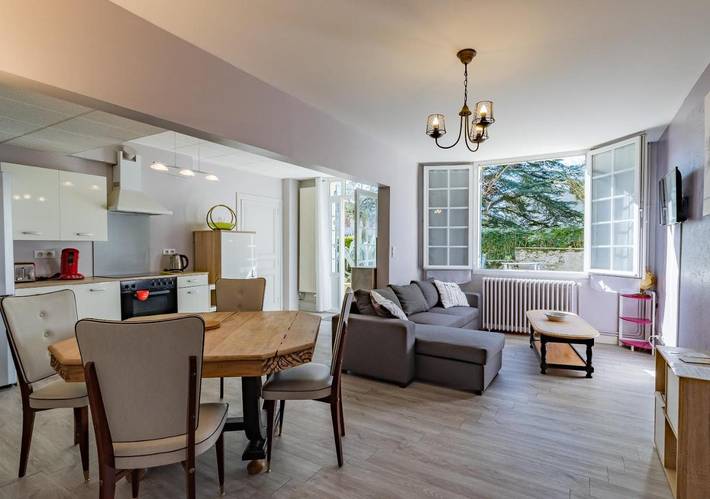 Gîte pour 4 personnes, avec jardin ainsi que piscine et terrasse à Le Fleix