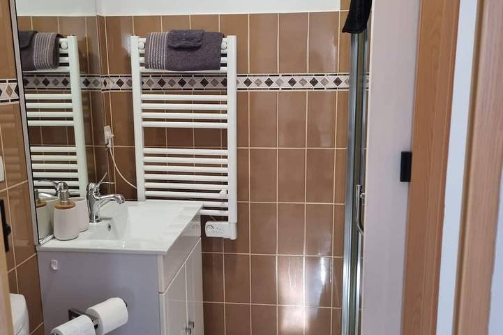 Gîte pour 2 personnes, avec terrasse à Carros - 4