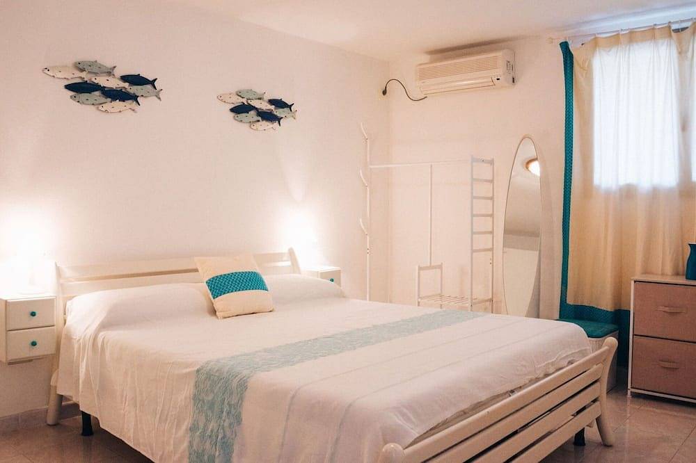 Entire apartment, Cosy apartment for 3 guests with A/C, Wifi and pets allowed in Tancau sul Mare, Lotzorai