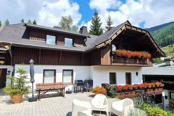 Ferienhaus für 8 Personen, mit Balkon und Garten sowie Sauna, mit Haustier in Bad Kleinkirchheim