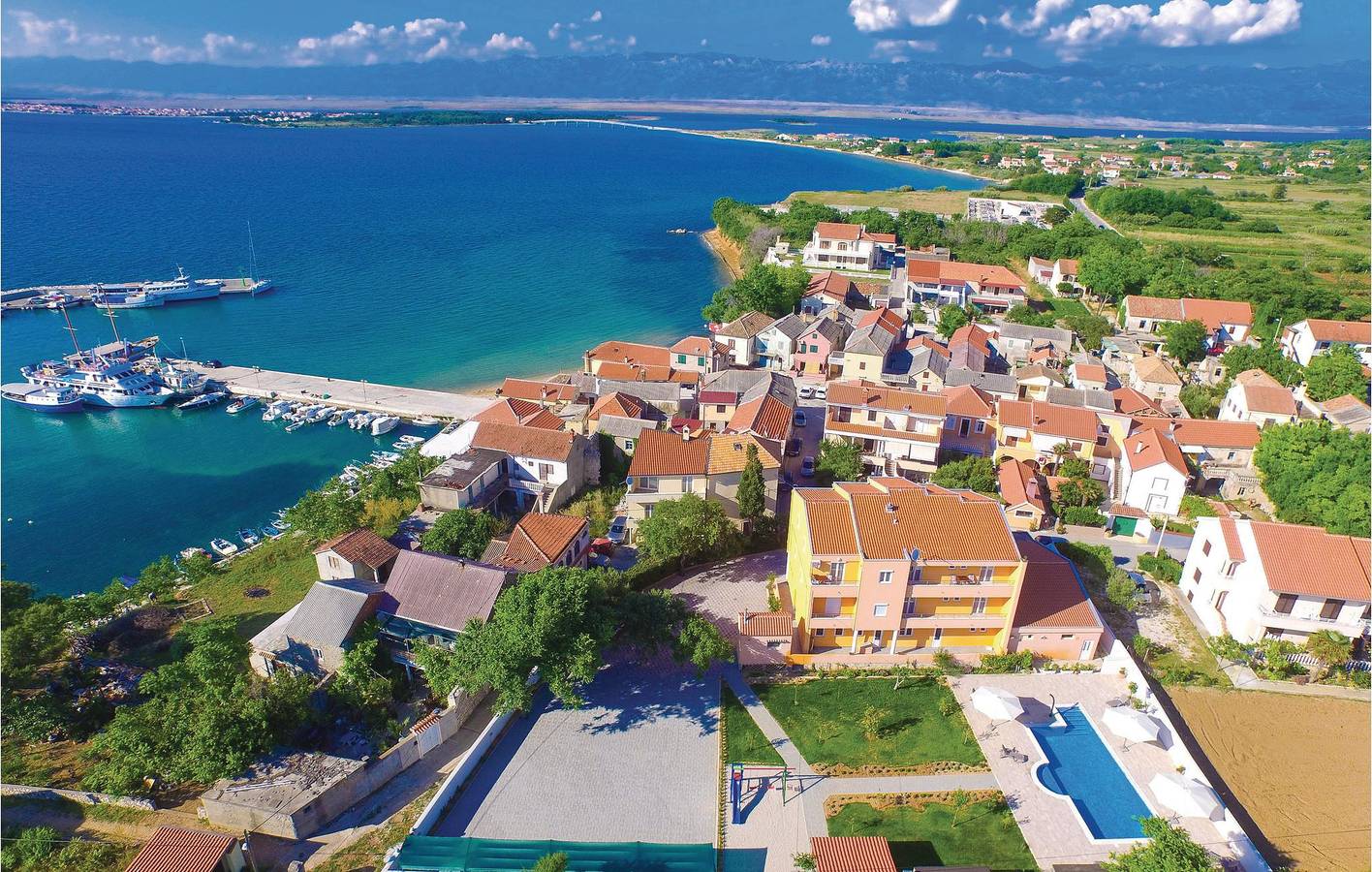 Geheel vakantieappartement, Vakantieappartement voor 4 personen met terras in Privlaka, Zadar