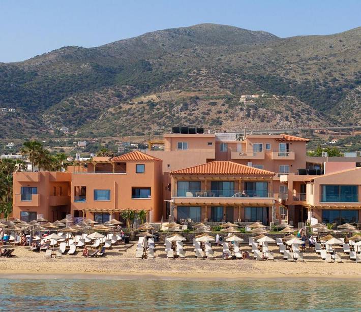 Hôtel pour 2 personnes, avec piscine et jardin ainsi que bassin pour enfant et sauna, adapté aux familles