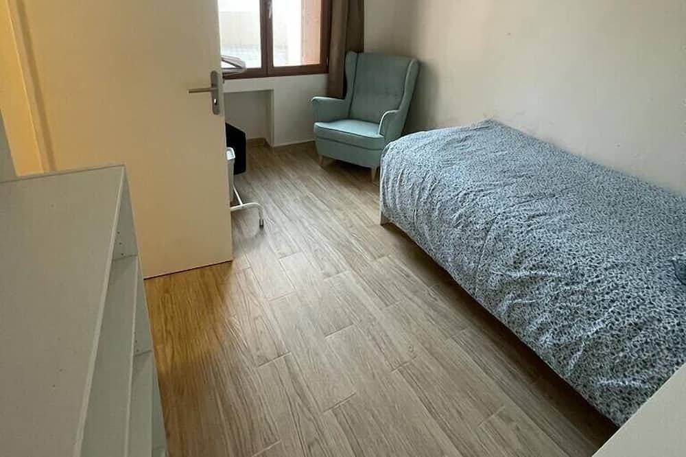 Beautiful House 11 Mm From The Champs Elysees in Nanterre, Hauts-de-Seine