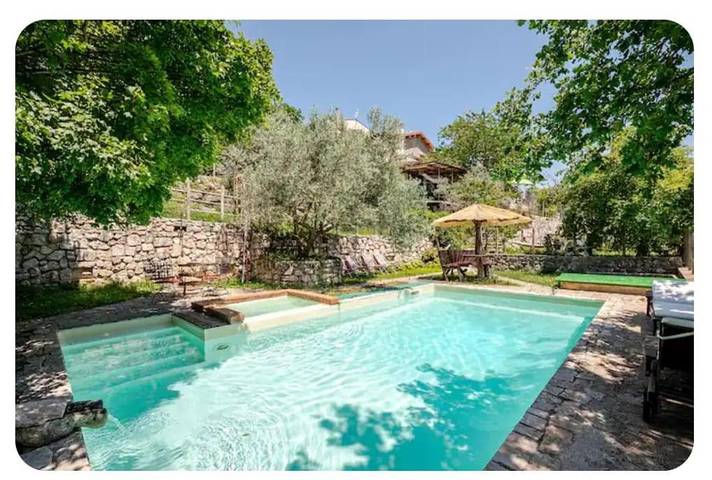 Agriturismo per 6 persone, con Terrazza e Idromassaggio nonché Giardino e Piscina in Molise
