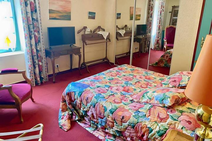Location de vacances pour 4 personnes, avec Balcon ainsi que Jardin et Piscine à Saint-Vérand - 2