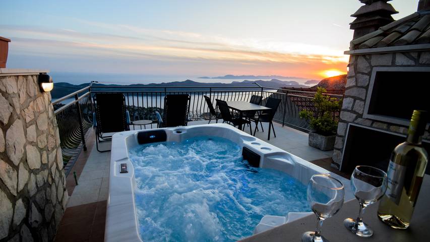 Ferienhaus für 6 Personen, mit Whirlpool und Terrasse sowie Garten in Grad Dubrovnik