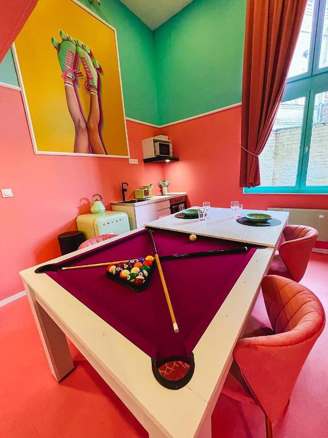 Appartement entier, Funky House Spa - Jacuzzi - Salle de cinéma & Netflix - Billard - Nintendo switch & jeux in Douai, Département Nord