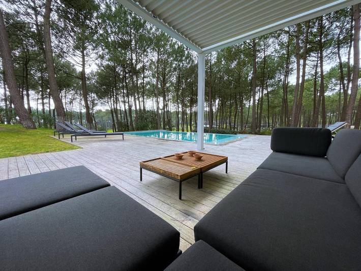 Location de vacances pour 12 personnes, avec piscine et vue ainsi que terrasse et jardin dans Plage de la Palmyre - 4