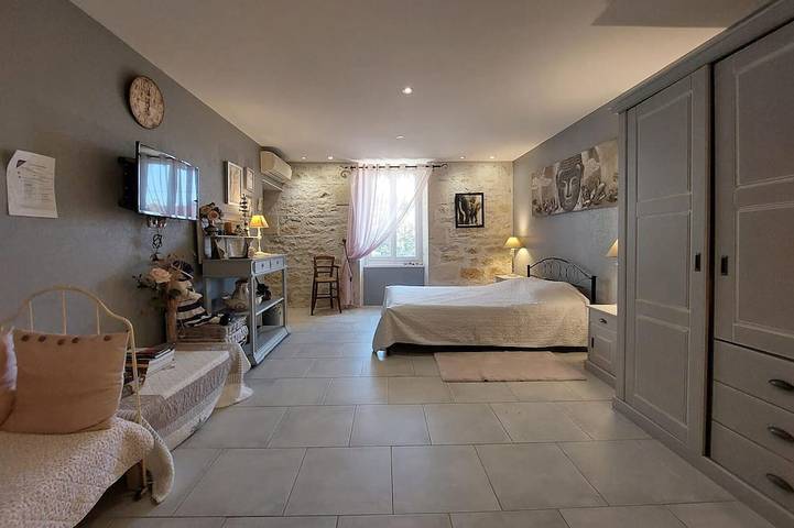 Location de vacances pour 3 personnes à Champagne-Mouton - 2
