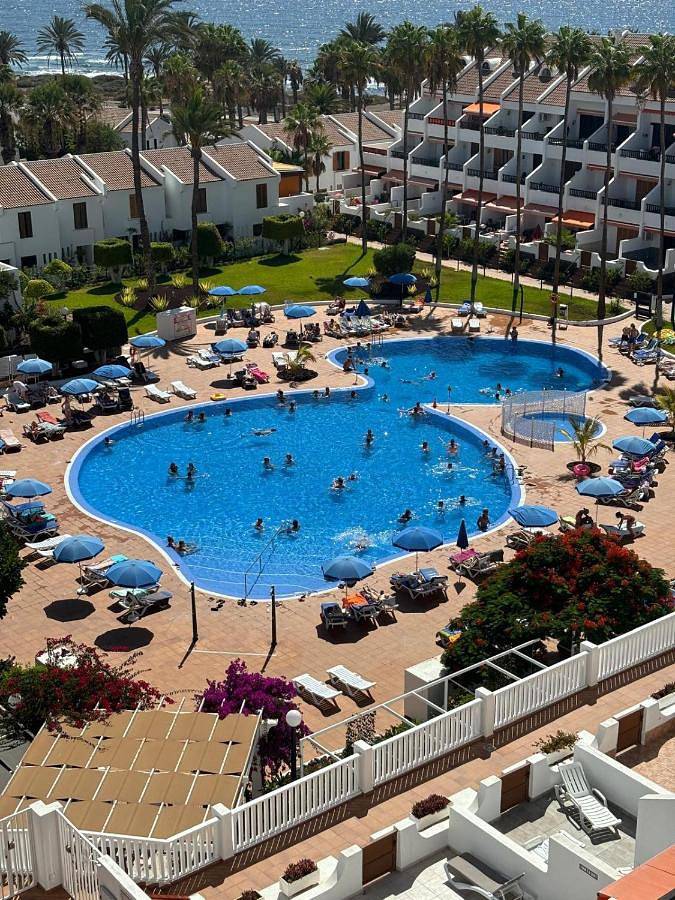 Cheap villa for 9 people, with Balcony and Terrace as well as Pool in Playa de las Américas