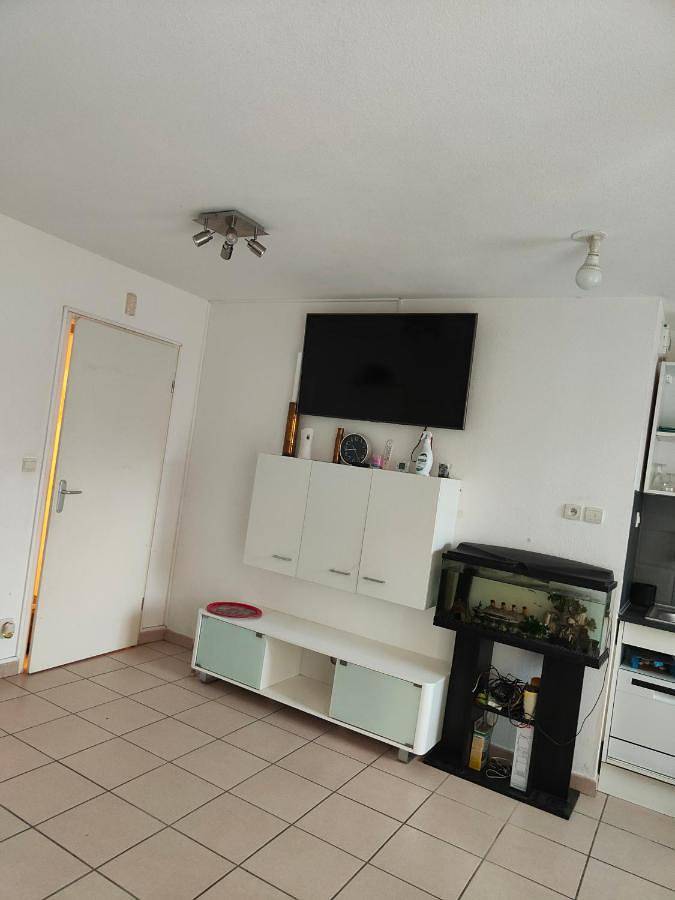 Gîte pour 2 personnes, avec jardin ainsi que piscine et terrasse à Poussan - 3