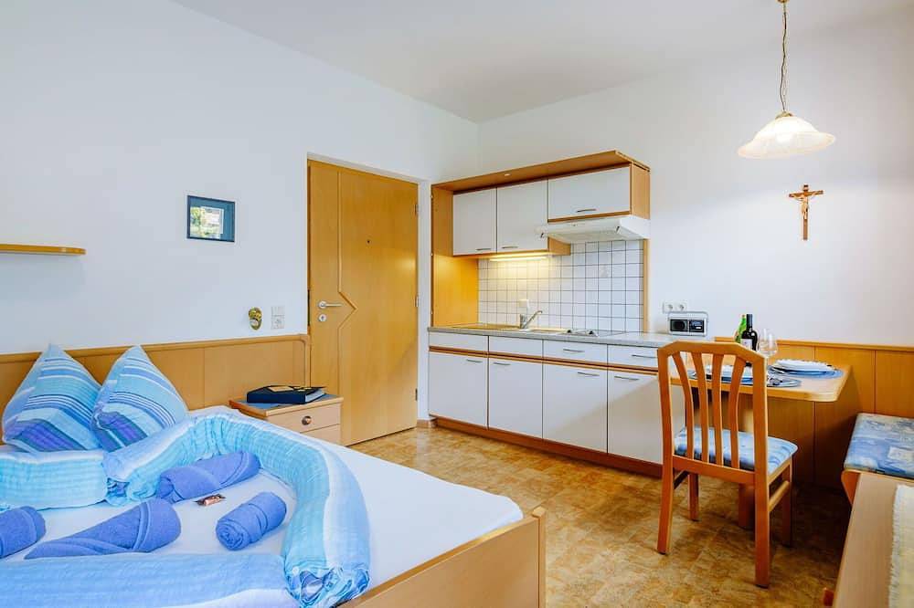Ganze Wohnung, Gemütliche Wohnung für 2 Gäste mit Pool,  W-Lan, Tv und Innenhof in Andrian, Nonsberggruppe
