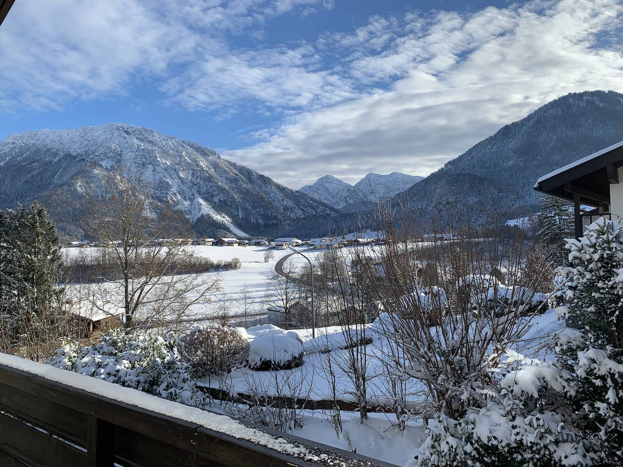 Ganze Ferienwohnung, Alpinzeit.bayern Tanja und Thomas Preinfalk inkl. Chiemgaukarte - Ferienwohnung 55qm mit Südbalkon/Bergblick, max. 5 Personen in Ruhpolding, Bayerische Alpen