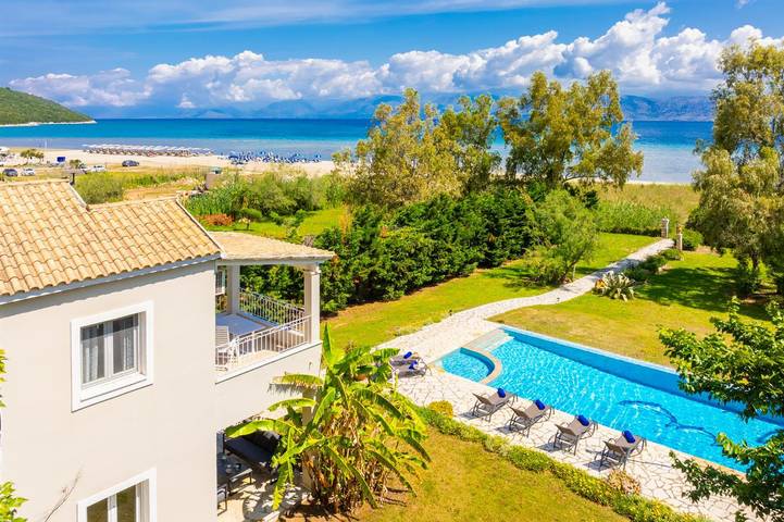 Villa for 9 people, with garden and terrace as well as children pool in Greece