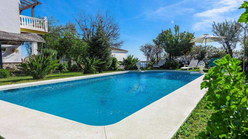 Chalet para 10 personas, con balcón/terraza además de piscina y jacuzzi en Sierra de las Nieves - 2